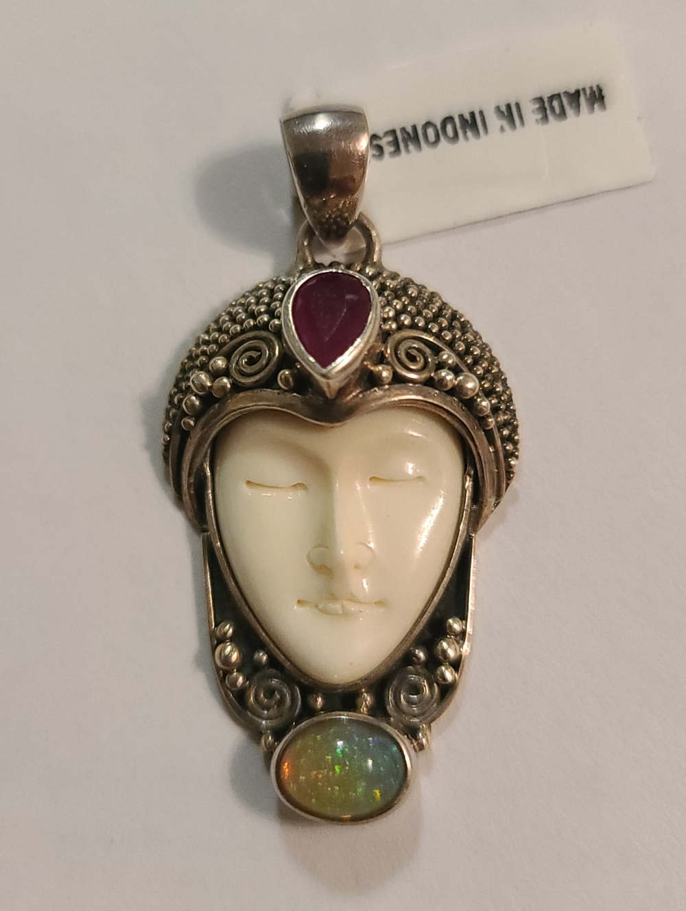 Indonesian Serene Face Pendant Semi-Precious Gem Handmade  Jawan/Bun Detail 925✨